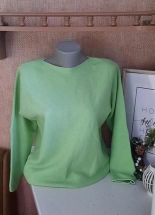 Женский красивый светер