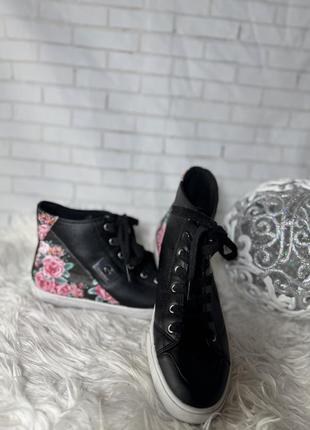 Кеди  високі  guess