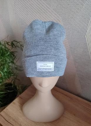 Гарна шапка з закотом