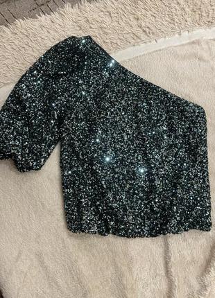 Нарядная новогодняя блузка в пайетку на один рукав