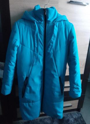 Пуховик на девочку в очень красивом состоянии