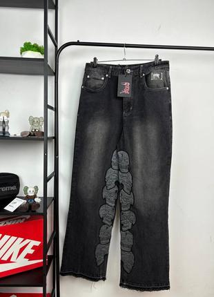 Стильные джинсы от бренда revenge black