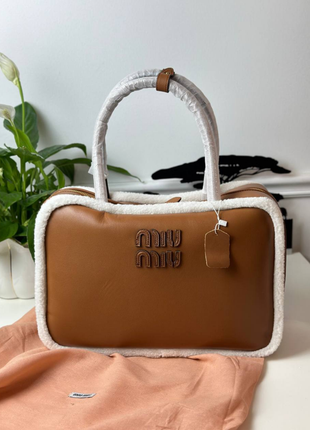 Сумка miu miu кожа с элементами меха