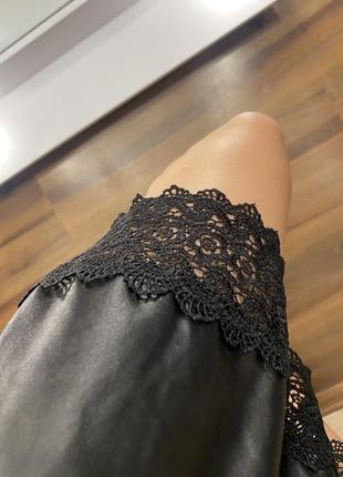 Спідниця з гарним мереживом на резинці
