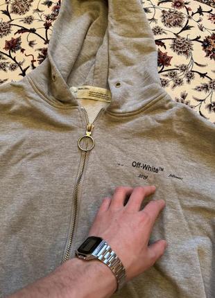 Кофта бренду off-white