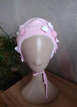 Красивая шапочка с декором