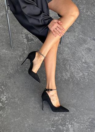 Туфлі на шпильці