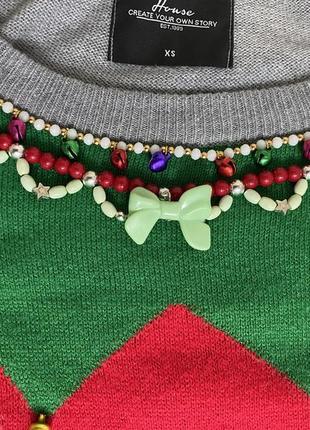 Рождественское колье в зелено-красных цветах