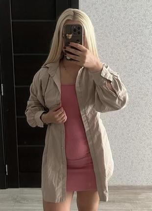 Стильна трендова шикарна довга сорочка плаття накидка prettylittlething