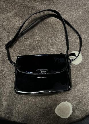 Лакированная сумка черная