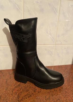 Сапожки на дівчинку