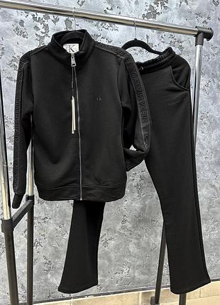 Теплый женский костюм