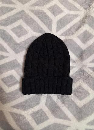 Шапка чорна