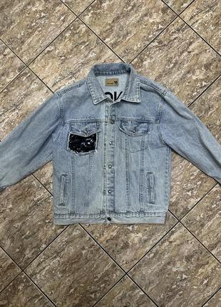 Продам джинсову куртку.