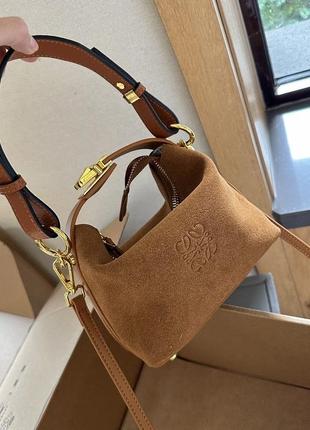 Невелика сумка в стилі loewe