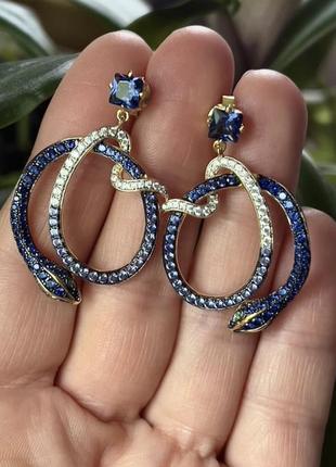 Серебряные серьги, гвоздики змея 925 пробы со шпинелью.