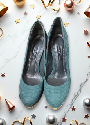 Пудрово- блакитні шкіряні  туфлі( рептилія)