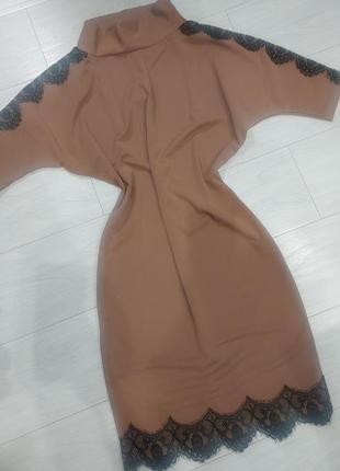 Платье с кружевом