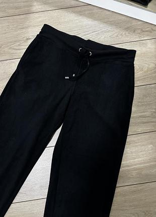 Чорні спортивні штани