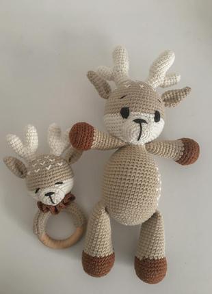 Олень вязаный