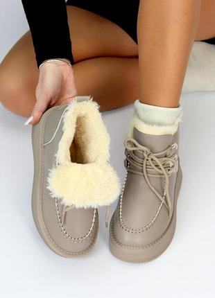 Уггі шкіряні лате на шнурівці