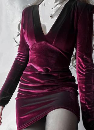 Бархатное платье с выразительными плечечками в бордовом цвете💋🔥