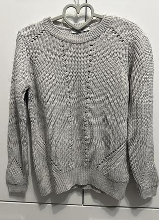 Серый свитер