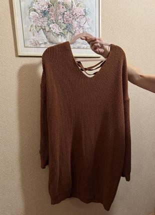 Трикотажное платье с красивой спиной