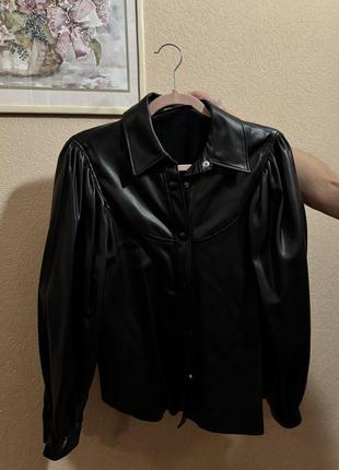 Пиджак-бомпер zara из эко-кожи