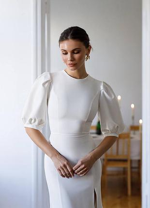 Неймовірна ніжна сукня з розрізом