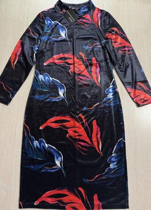 Сукня в наявності.