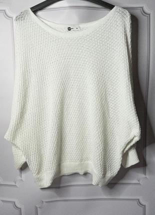 Белый свитерик мелкой вязки, рукав летучая мышь