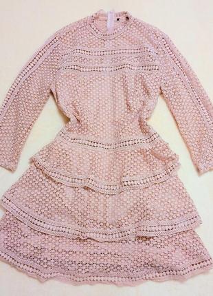 Кружевное розовое платье prettylittlething
