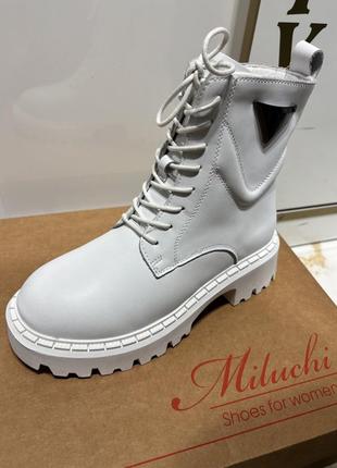 Сапоги белые