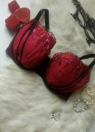 Дуже гарний бюстгальтер з вишивкою на тонкій чашці ann summers