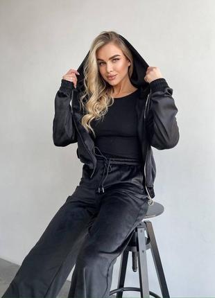 Велюровый спортивный костюм