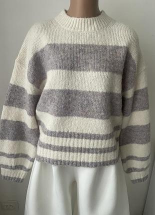 Светер в  полоску