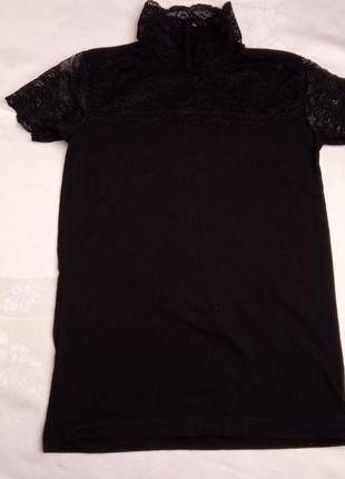 Футболка с кружевной вставкой s