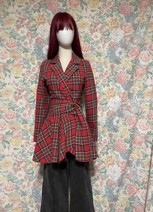 Картатий піджак в клітинку цікавого крою