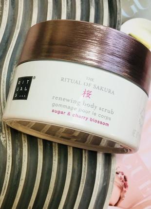 Оригінал помʼякшуючий скраб-пілінг для тіла rituals ritual of sakura body scrub