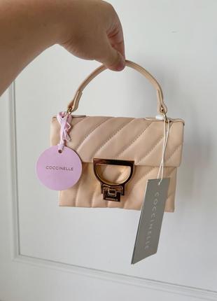 Бежевая маленькая сумка клатч coccinelle arlettis mignon