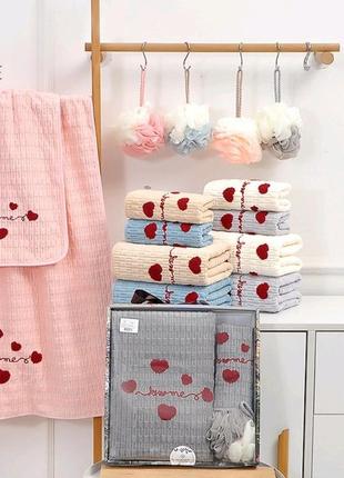 Подарочный набор два полотенца + мочалка