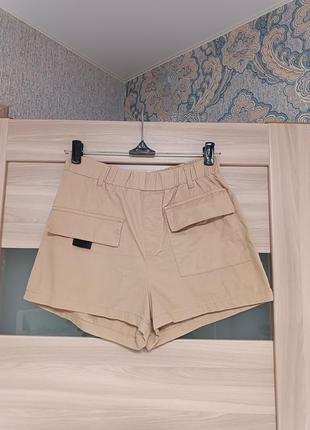 Стильные базовые шорты хлопка
