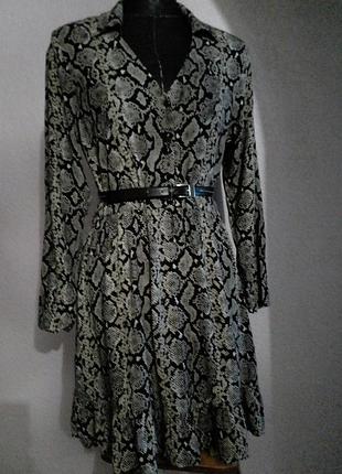 Плаття з зміїнним принтом