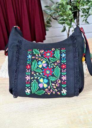 Невелика сумка з вишивкою "нескорені" (40022)