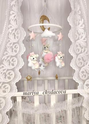 Музыкальная мобильная кроватка. мобиль из фетра. мобиль для девочки