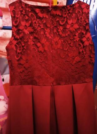 Красное платье