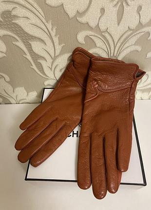 Кожаные перчатки