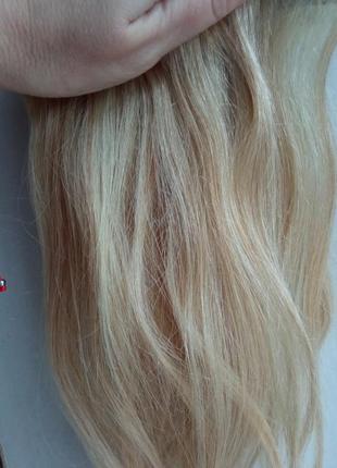 Натуральные волосы на заколках блонд, длина до 33 см.