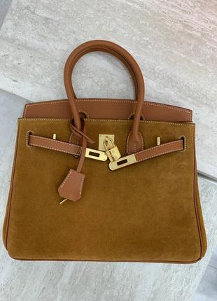 Birkin 30 – роскошная сумка из рыжей замши с фурнитурой золотого цвета.2 фото